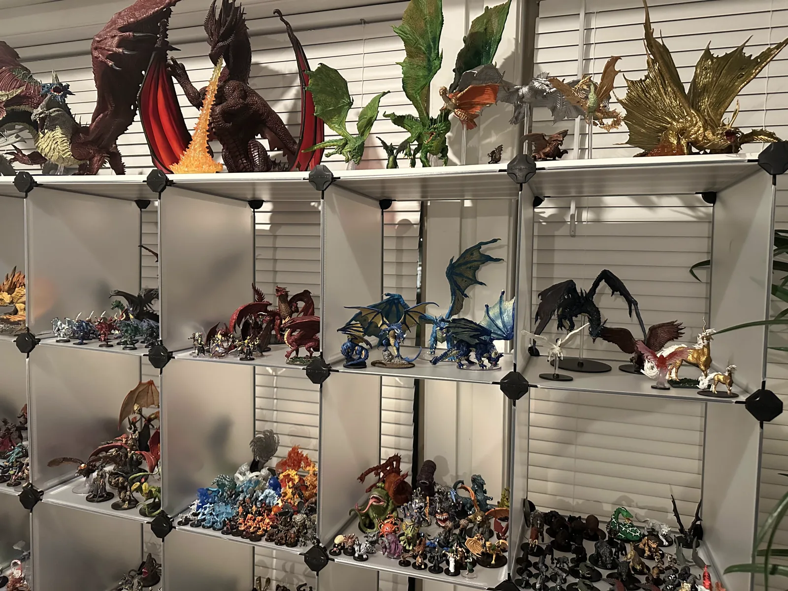 Large monster miniatures